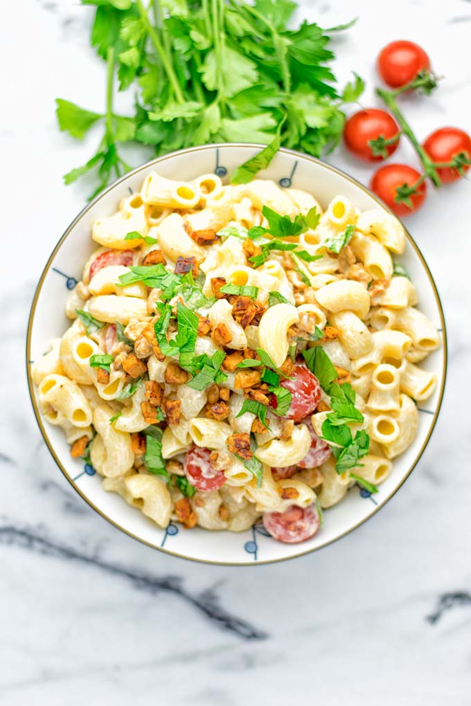 Incredibly easy and insanely delicious: This BLT macaroni salad is entirely vegan, gluten free and made with no mayo. It's an amazing dinner, lunch or perfect for potlucks and parties. A great dairy free alternative for work lunch, meal prep and a winning combo for a bbq side dish. The ultimate comfort food super easy to make with all the best flavors. Try it now. #vegan #glutenfree #vegetarian #dairyfree #contentednesscooking #blt #pasta #salad #mealprep #worklunch #easyfood #budgetfriendly