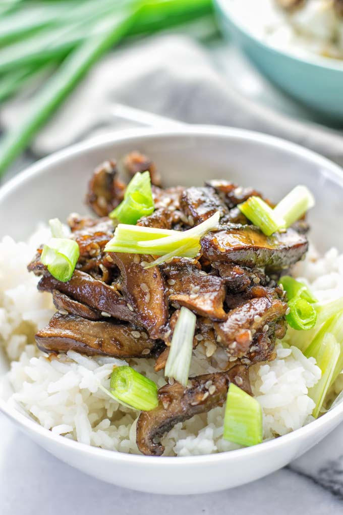 This Vegan Bulgogi is made with portobello mushrooms and inspired by Korean cuisine. It's hearty, naturally vegan, gluten free and so delicious for dinner, lunch, meal prep and so much more. #vegan #glutenfree #dairyfree #vegetarian #contentednesscooking #easyfood #mealprep #portobellomushrooms #koreanfood #bulgogimarinade #bulgogirecipe #lunch #dinner
