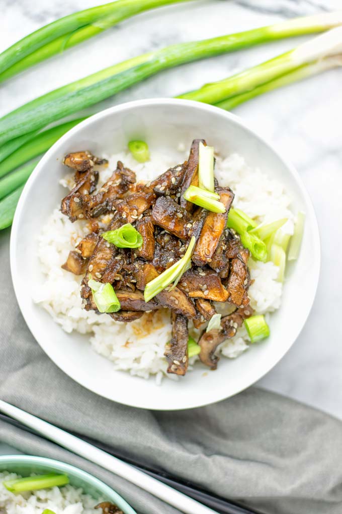 This Vegan Bulgogi is made with portobello mushrooms and inspired by Korean cuisine. It's hearty, naturally vegan, gluten free and so delicious for dinner, lunch, meal prep and so much more. #vegan #glutenfree #dairyfree #vegetarian #contentednesscooking #easyfood #mealprep #portobellomushrooms #koreanfood #bulgogimarinade #bulgogirecipe #lunch #dinner