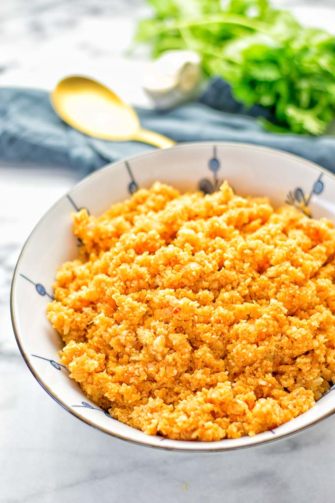 This Spanish Cauliflower Rice is naturally vegan, gluten free and seriously the best. It's super easy to make in one pan and packed with amazing flavors. An easy recipe for lunch, dinner, meal prep and work lunch. It's delicious on its own or as side dish. Try this great dairy free and low carb alternative now. #vegan #glutenfree #dairyfree #vegetarian #cauliflower #spanish #rice #lowcarb #mealprep #worklunchideas #lunch #dinner #sidedish #contentednesscooking #easyfood #budgetmeals