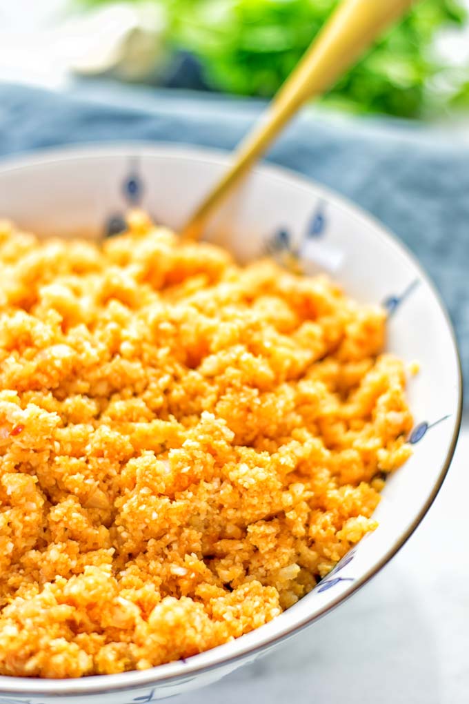 This Spanish Cauliflower Rice is naturally vegan, gluten free and seriously the best. It's super easy to make in one pan and packed with amazing flavors. An easy recipe for lunch, dinner, meal prep and work lunch. It's delicious on its own or as side dish. Try this great dairy free and low carb alternative now. #vegan #glutenfree #dairyfree #vegetarian #cauliflower #spanish #rice #lowcarb #mealprep #worklunchideas #lunch #dinner #sidedish #contentednesscooking #easyfood #budgetmeals