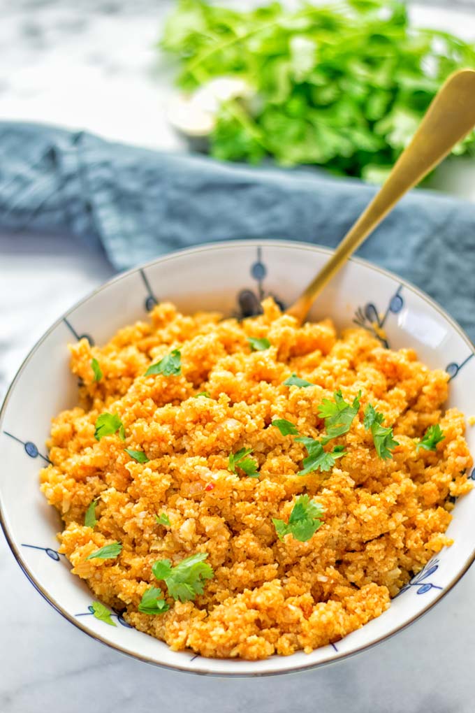 This Spanish Cauliflower Rice is naturally vegan, gluten free and seriously the best. It's super easy to make in one pan and packed with amazing flavors. An easy recipe for lunch, dinner, meal prep and work lunch. It's delicious on its own or as side dish. Try this great dairy free and low carb alternative now. #vegan #glutenfree #dairyfree #vegetarian #cauliflower #spanish #rice #lowcarb #mealprep #worklunchideas #lunch #dinner #sidedish #contentednesscooking #easyfood #budgetmeals