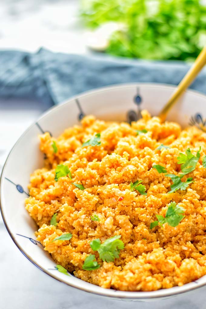 This Spanish Cauliflower Rice is naturally vegan, gluten free and seriously the best. It's super easy to make in one pan and packed with amazing flavors. An easy recipe for lunch, dinner, meal prep and work lunch. It's delicious on its own or as side dish. Try this great dairy free and low carb alternative now. #vegan #glutenfree #dairyfree #vegetarian #cauliflower #spanish #rice #lowcarb #mealprep #worklunchideas #lunch #dinner #sidedish #contentednesscooking #easyfood #budgetmeals