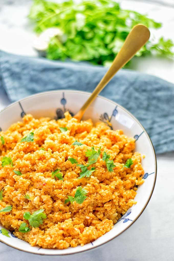 This Spanish Cauliflower Rice is naturally vegan, gluten free and seriously the best. It's super easy to make in one pan and packed with amazing flavors. An easy recipe for lunch, dinner, meal prep and work lunch. It's delicious on its own or as side dish. Try this great dairy free and low carb alternative now. #vegan #glutenfree #dairyfree #vegetarian #cauliflower #spanish #rice #lowcarb #mealprep #worklunchideas #lunch #dinner #sidedish #contentednesscooking #easyfood #budgetmeals