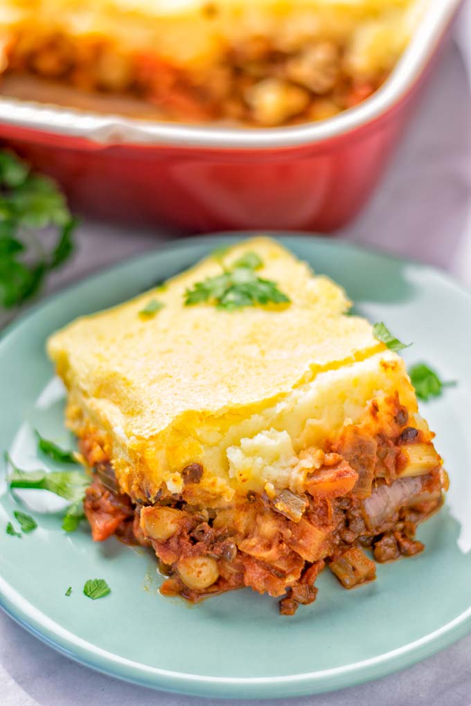 Amazingly easy and super delicious: this Chickpea Lentil Shepherd's Pie is the ultimate comfort food and entirely vegan, gluten free. It's an amazing dairy free option for lunch, dinner, meal prep, work lunch and for sure the best thing on the holidays plus Christmas. #vegan #dairyfree #glutenfree #vegetarian #mealprep #worklunchideas #dinner #lunch #holidays #christmas #sherpherdspie #vegetariansherpherdspie #veganshepherdspie #contentednesscooking #thanksgiving