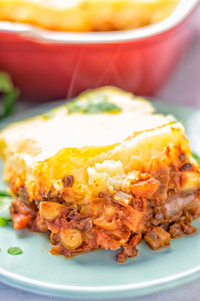 Amazingly easy and super delicious: this Chickpea Lentil Shepherd's Pie is the ultimate comfort food and entirely vegan, gluten free. It's an amazing dairy free option for lunch, dinner, meal prep, work lunch and for sure the best thing on the holidays plus Christmas. #vegan #dairyfree #glutenfree #vegetarian #mealprep #worklunchideas #dinner #lunch #holidays #christmas #sherpherdspie #vegetariansherpherdspie #veganshepherdspie #contentednesscooking #thanksgiving