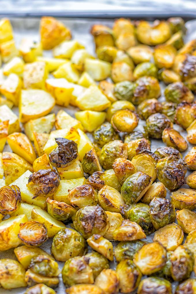 This Balsamic Brussels Sprouts Potato Salad is the ultimate comfort food and entirely vegan, gluten free. It's super delicious for dinner, lunch, meal prep and for Christmas or the holidays. Try it now and you can be sure the whole family will love it. #vegan #glutenfree #dairyfree #vegetarian #contentednesscooking #dinner #lunch #christmasfood #holidayfood #worklunchideas #mealprep #balsamicbrusselssprouts #potatosalad