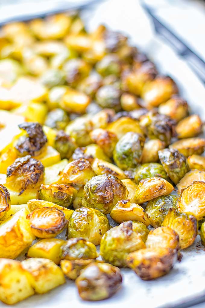 This Balsamic Brussels Sprouts Potato Salad is the ultimate comfort food and entirely vegan, gluten free. It's super delicious for dinner, lunch, meal prep and for Christmas or the holidays. Try it now and you can be sure the whole family will love it. #vegan #glutenfree #dairyfree #vegetarian #contentednesscooking #dinner #lunch #christmasfood #holidayfood #worklunchideas #mealprep #balsamicbrusselssprouts #potatosalad