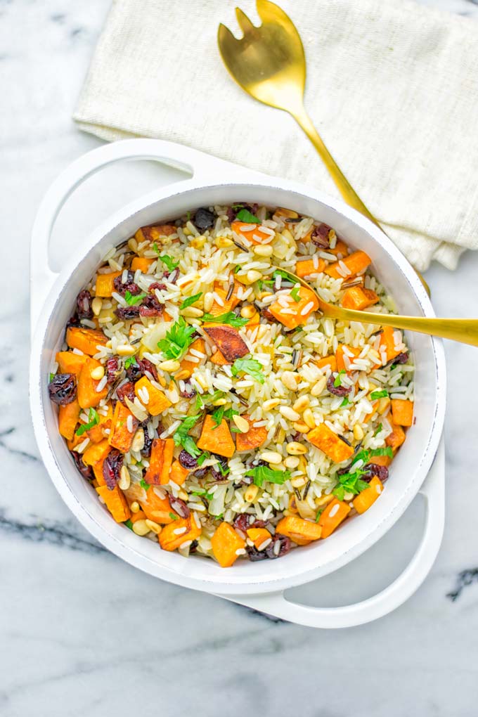 This Wild Rice Pilaf is a super easy and tasty one pot meal. Naturally vegan, gluten free it has all the flavors you love and want for Christmas and the whole year. Try it now for dinner, lunch, meal prep, wow your guests and family. #vegan #glutenfree #dairyfree #vegetarian #christmasfood #dinner #lunch #onepotmeals #holidayfood #wildricepilaf #ricepilafeasy #worklunchideas #contentednesscooking #mealprep
