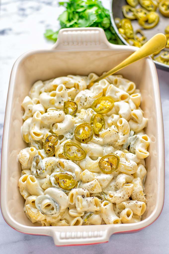 This Jalapeno Mac and Cheese is super easy to make and in 15 minutes on the table! It's creamy and perfectly spicy and entirely vegan, gluten free. An amazing option for dinner, lunch, meal prep, work lunch and so much more that the whole family will love. Try it for yourself and know this will be a staple in any house. #vegan #dairyfree #glutenfree #contentednesscooking #macandcheese #jalapeno #dinner #lunch #mealprep #worklunchideas #15minutemeals #familyfood #comfortfood