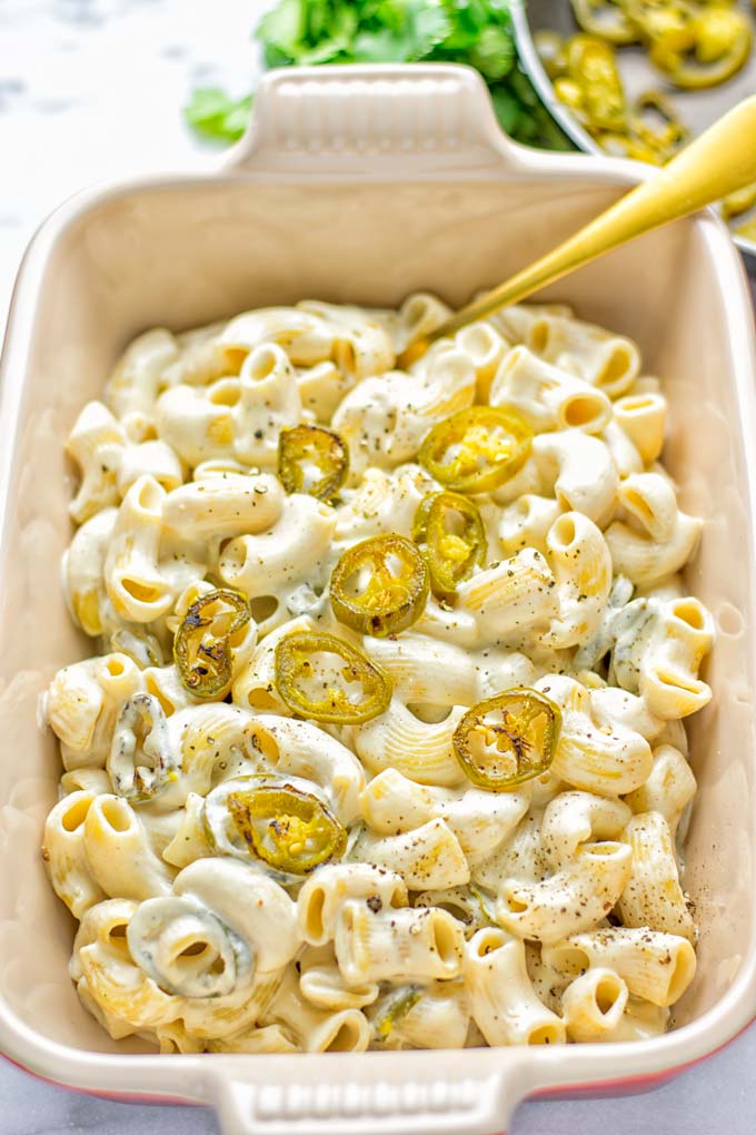 This Jalapeno Mac and Cheese is super easy to make and in 15 minutes on the table! It's creamy and perfectly spicy and entirely vegan, gluten free. An amazing option for dinner, lunch, meal prep, work lunch and so much more that the whole family will love. Try it for yourself and know this will be a staple in any house. #vegan #dairyfree #glutenfree #contentednesscooking #macandcheese #jalapeno #dinner #lunch #mealprep #worklunchideas #15minutemeals #familyfood #comfortfood