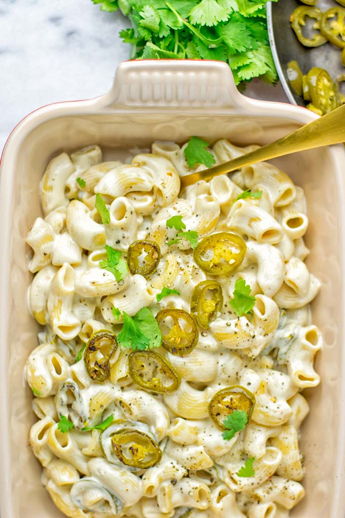 This Jalapeno Mac and Cheese is super easy to make and in 15 minutes on the table! It's creamy and perfectly spicy and entirely vegan, gluten free. An amazing option for dinner, lunch, meal prep, work lunch and so much more that the whole family will love. Try it for yourself and know this will be a staple in any house. #vegan #dairyfree #glutenfree #contentednesscooking #macandcheese #jalapeno #dinner #lunch #mealprep #worklunchideas #15minutemeals #familyfood #comfortfood