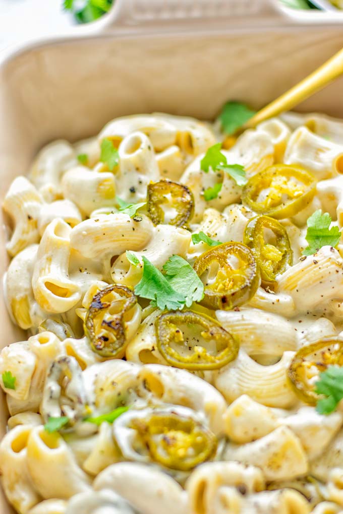 This Jalapeno Mac and Cheese is super easy to make and in 15 minutes on the table! It's creamy and perfectly spicy and entirely vegan, gluten free. An amazing option for dinner, lunch, meal prep, work lunch and so much more that the whole family will love. Try it for yourself and know this will be a staple in any house. #vegan #dairyfree #glutenfree #contentednesscooking #macandcheese #jalapeno #dinner #lunch #mealprep #worklunchideas #15minutemeals #familyfood #comfortfood