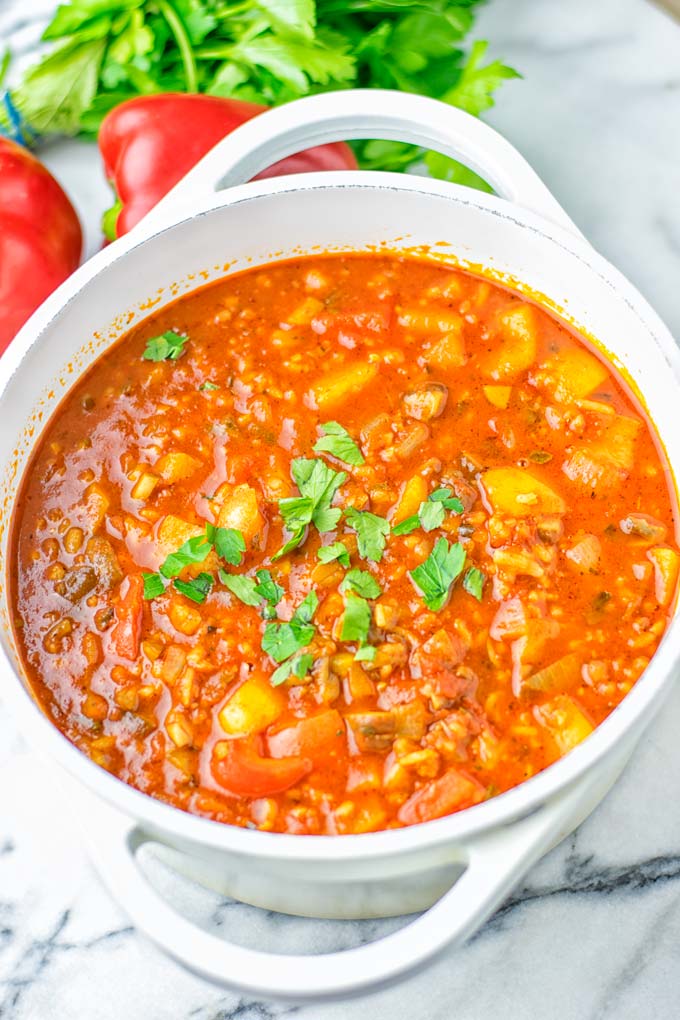 This Stuffed Pepper Soup is full of flavor with little preparation. In only 15 minutes, you have an easy and satisfying one pot meal which is naturally vegan, gluten free. Packed with mesmerizing flavors that the whole family will love for dinner, lunch, meal prep and so much more. Try it now and you will want this every day. #vegan #glutenfree #dairyfree #onepotmeals #vegetarian #mealprep #worklunchideas #stuffedpeppersoup #contentednesscooking #dinner #lunch