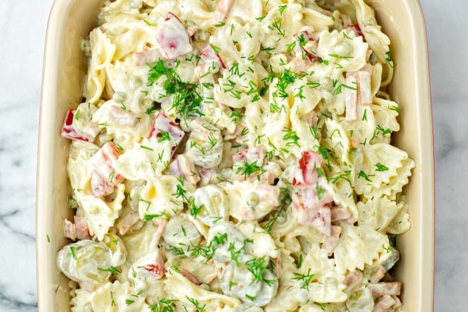 Fresh dill makes a great herb extra to this vegan pasta salad.