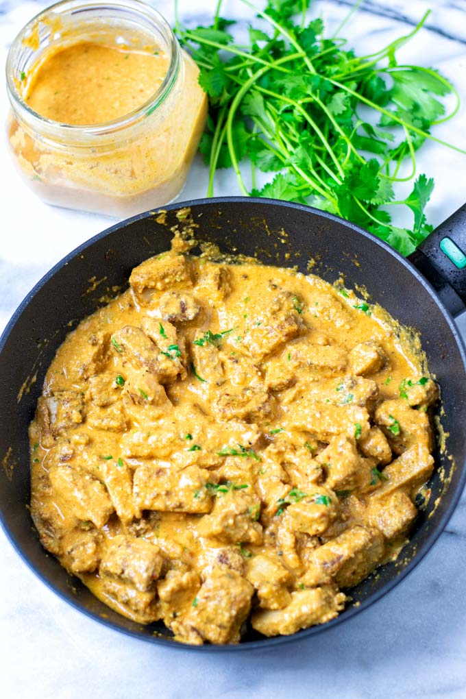 A vegan chicken Tikka Masala in a large sauce pan.