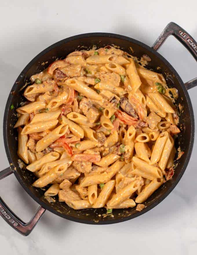 Top view of a pan with Chicken Chipotle Pasta.
