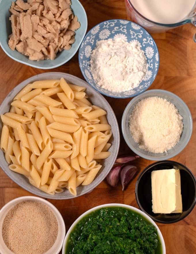 Ingredients needed to make Chicken Florentine Casserole on a board.