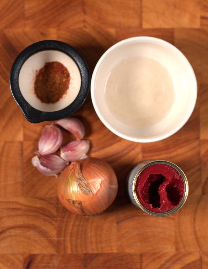 Ingredients needed for making Vindaloo sauce.