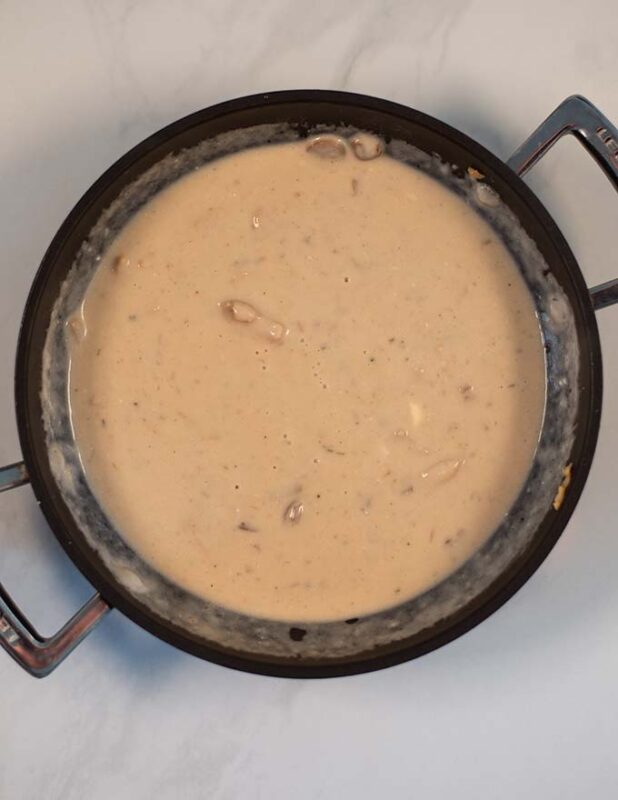 The cream of chicken in a pan.