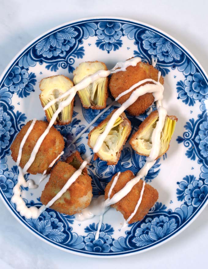 A serving of Fried Artichoke Hearts with sauce.