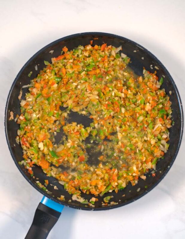Jambalaya paste is given into a pan.