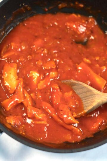 Closeup on vegan chicken bites in the sauce.
