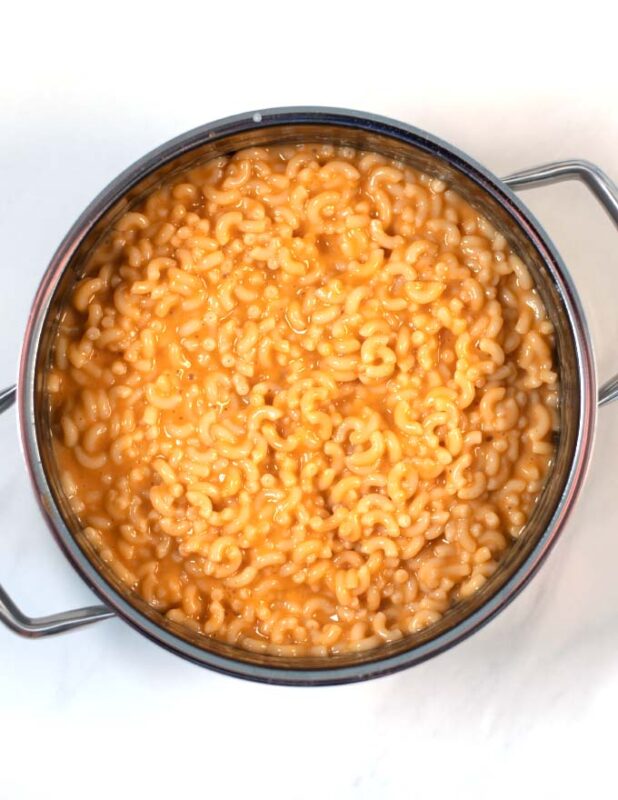 Cooked macaroni have been fixed with the BBQ creamy sauce.